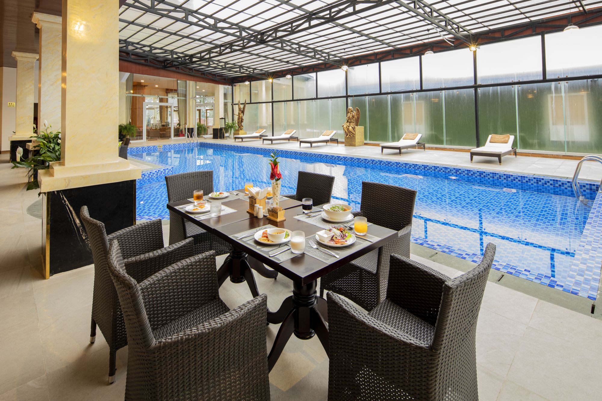 Ladalat Hotel