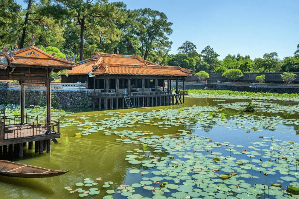 du lịch huế chơi gì ở đâu