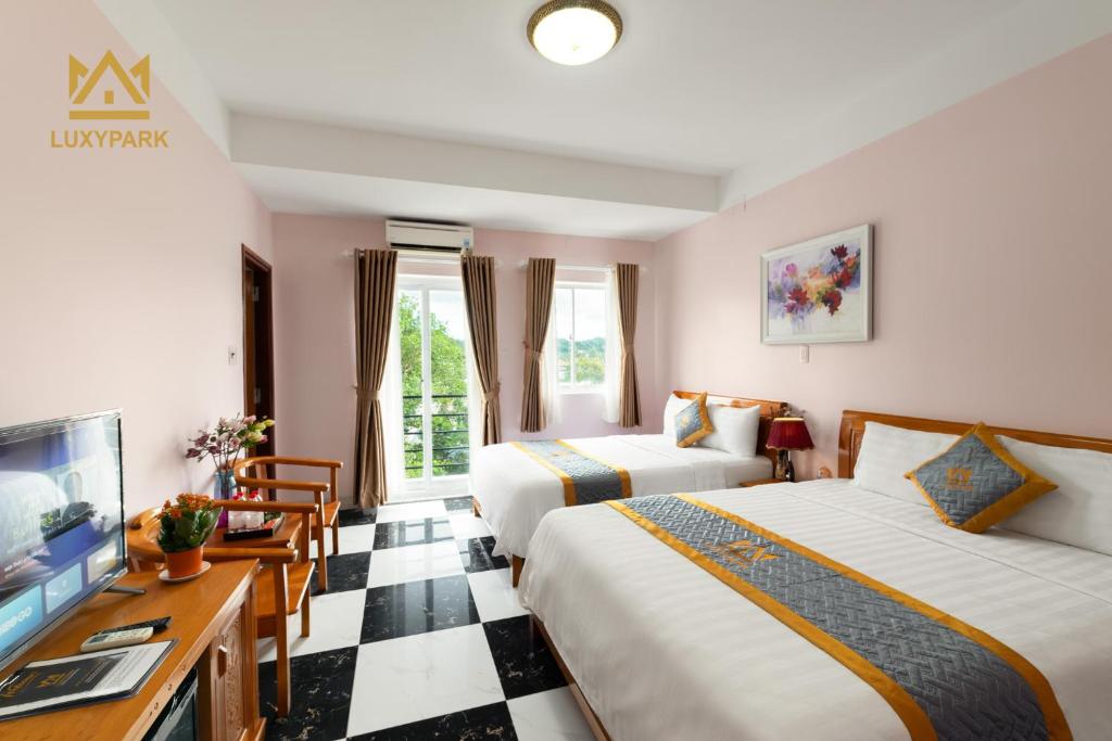 LUXY PARK HOTEL