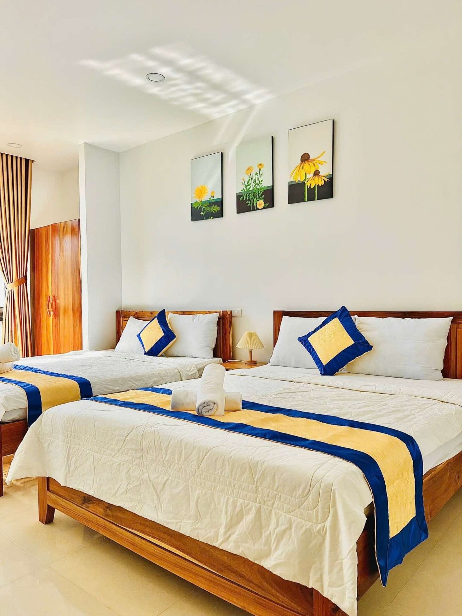 ROBIN HOMESTAY