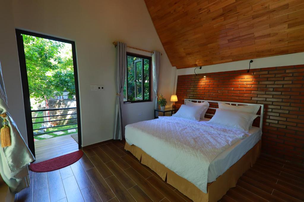 Tropical Valley Homestay Phong Nha