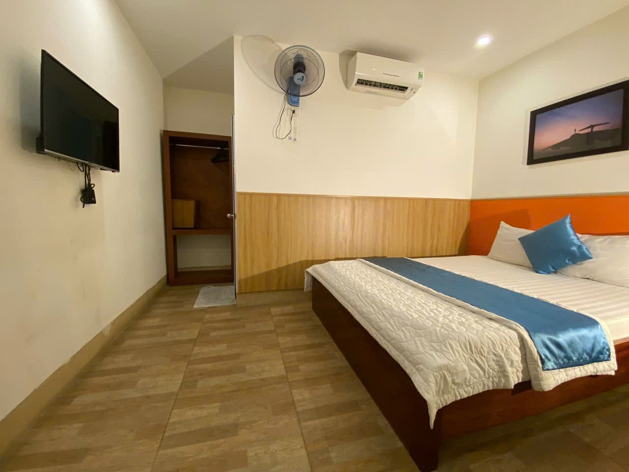 Phòng đôi có cửa sổ