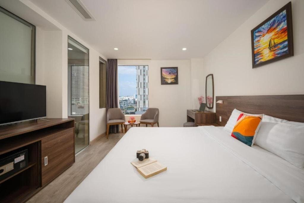 Deluxe King Room City View
