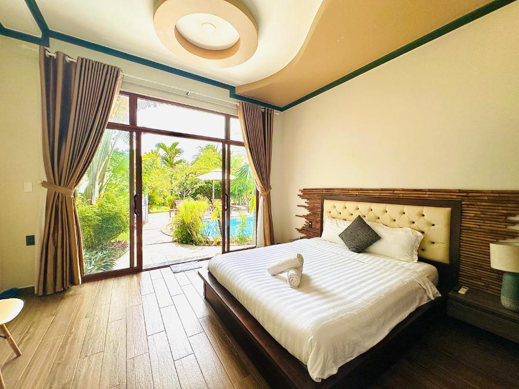 Phòng 1 giường view hồ bơi
