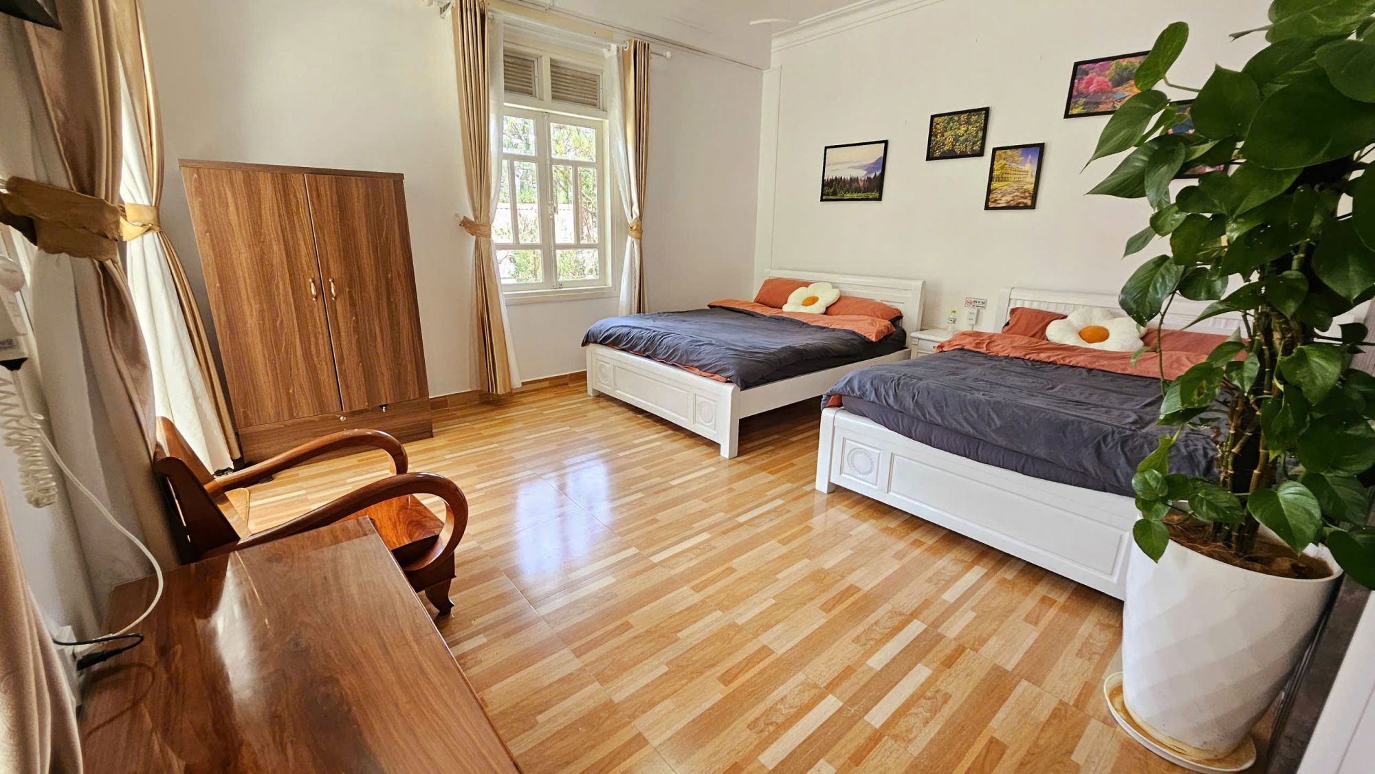 GARDEN ROOM 2