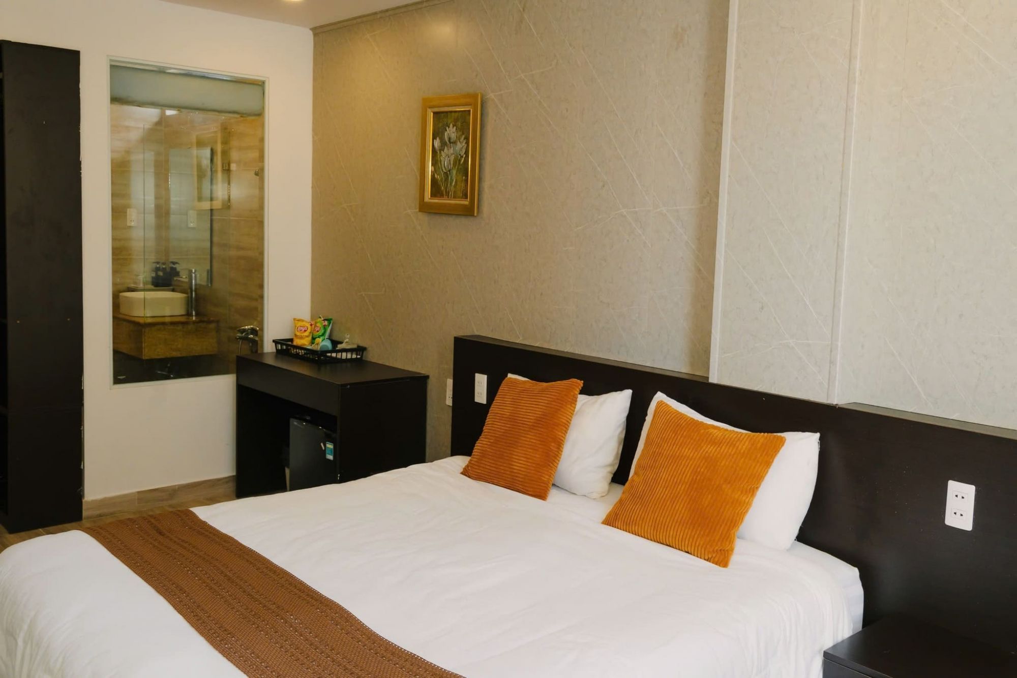 Phòng Deluxe ban công hướng thành phố