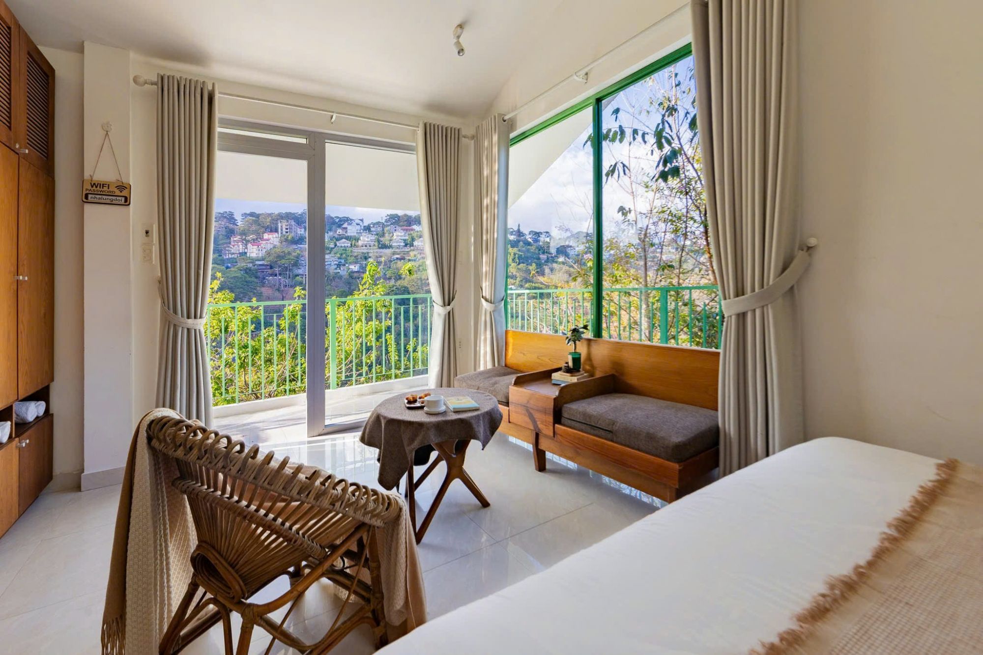 Hillside House - Nha Lung Đoi