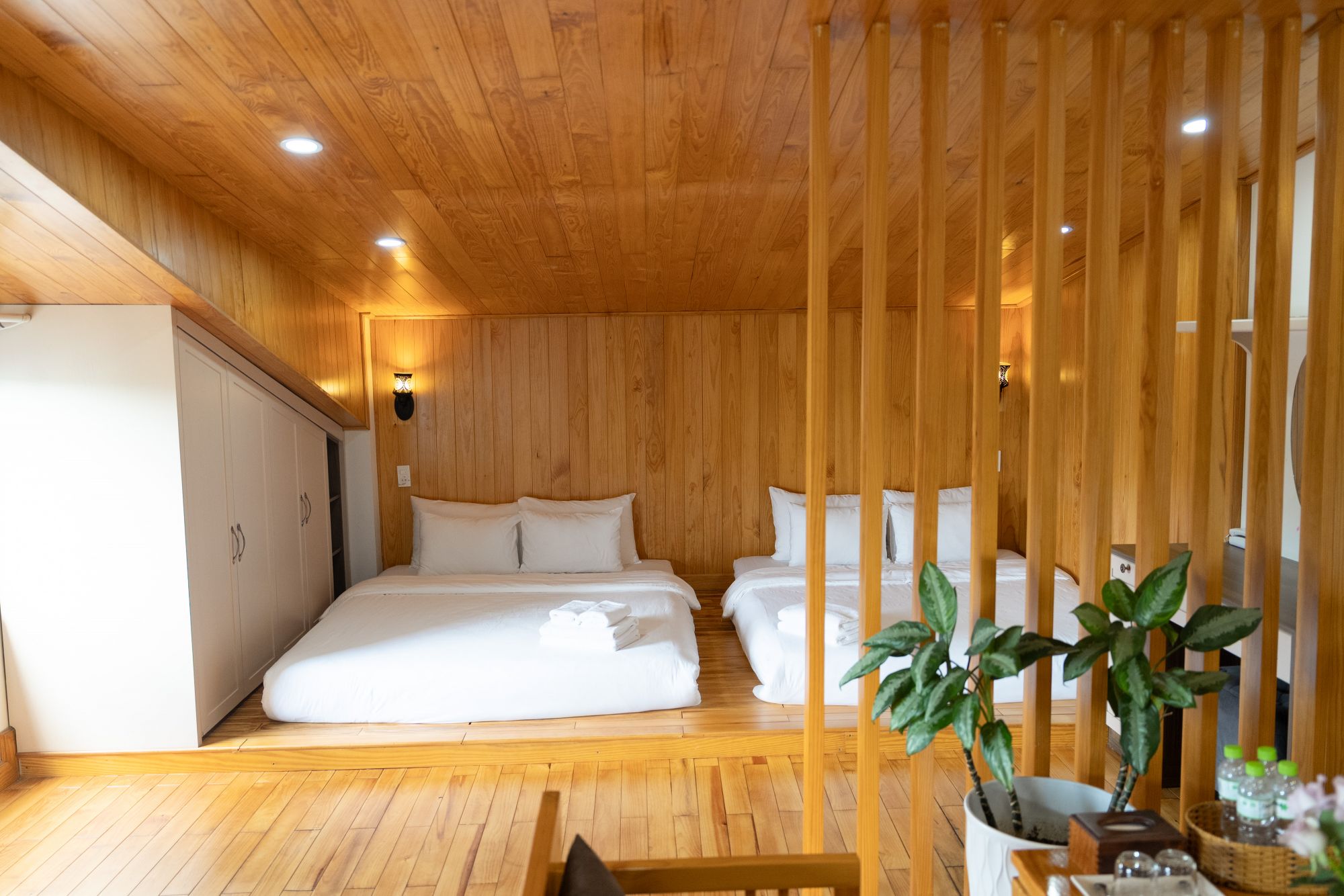 N Queen - Wooden Penthouse