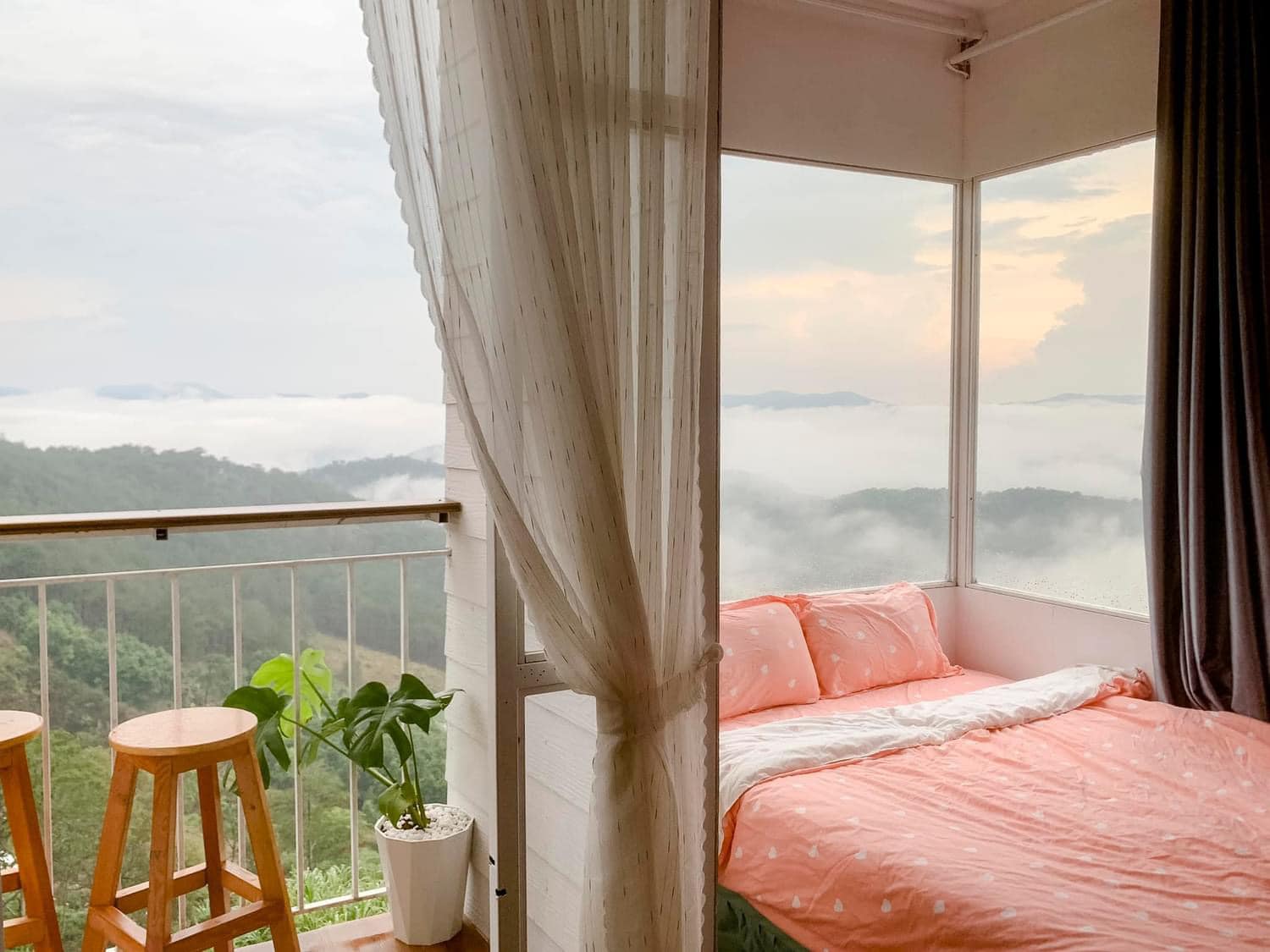 Nhà Chạng Vạng - Trăng Non