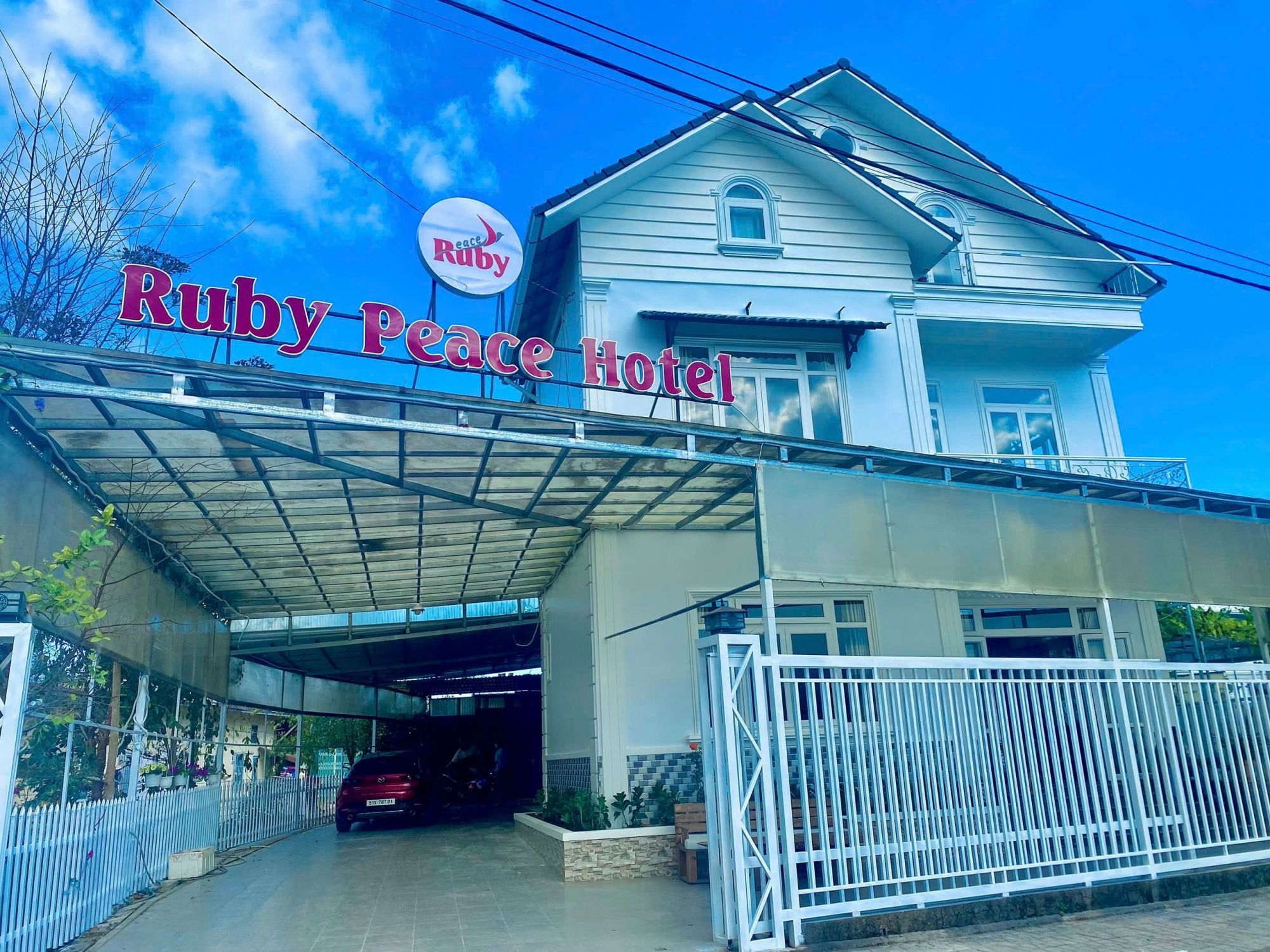 Ruby Peach Hotel