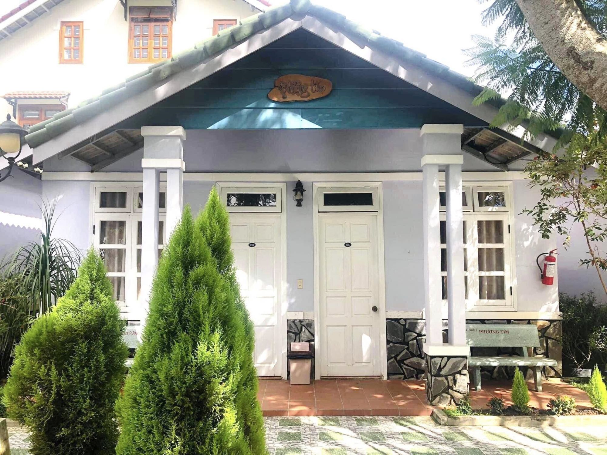 Nhà Nghỉ Sân Vườn Phượng Tím