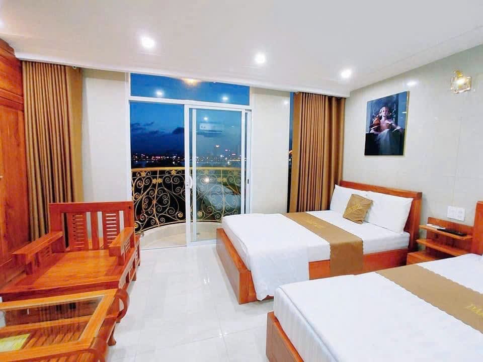 Dragon Hotel