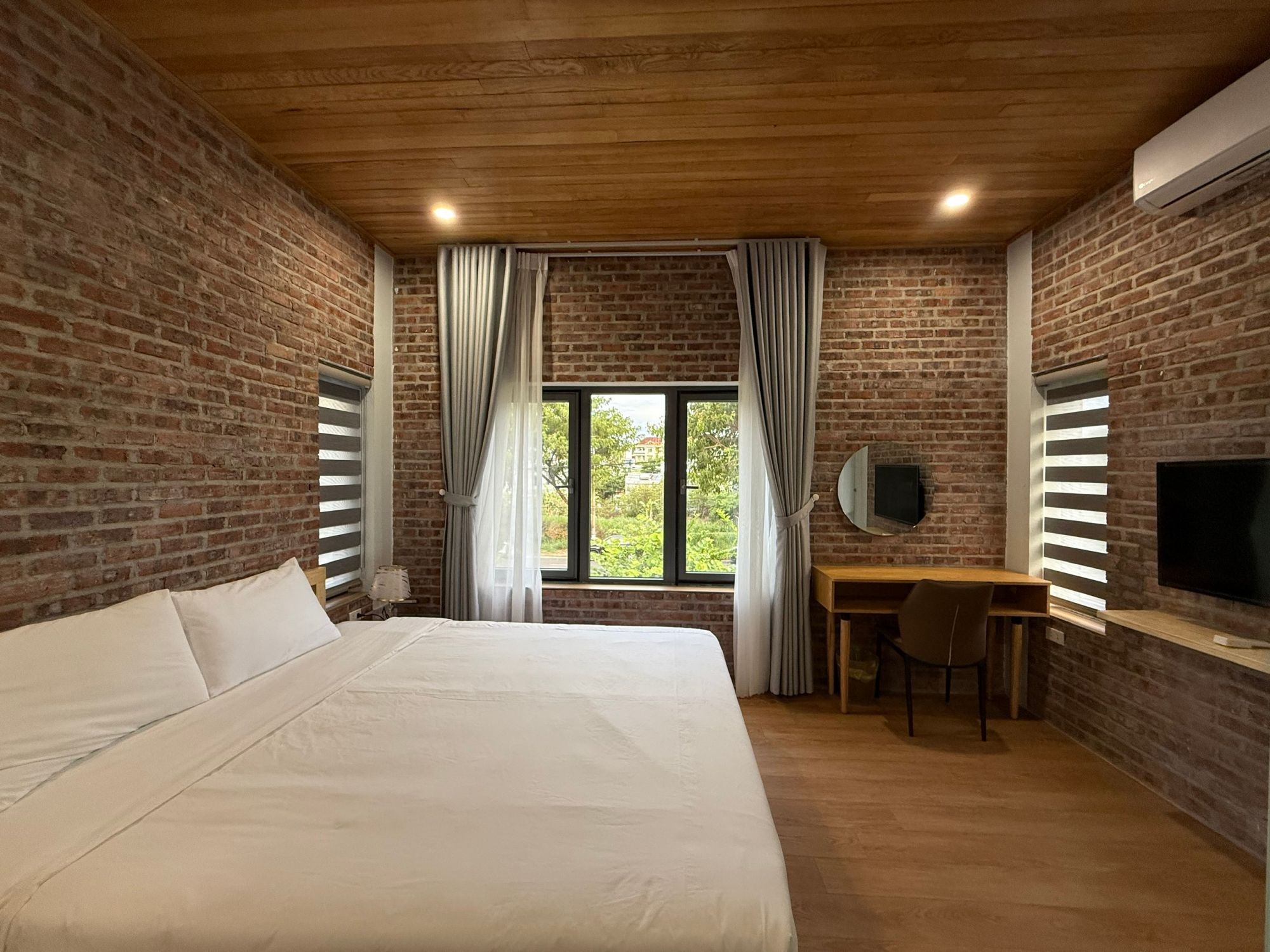  Brick Garden Villa