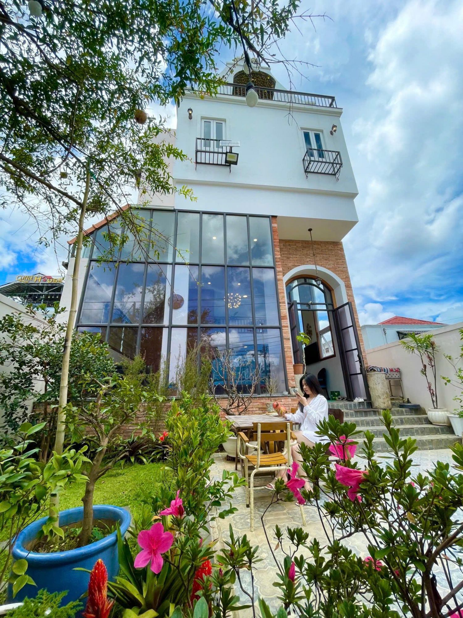 Luckymio Villa