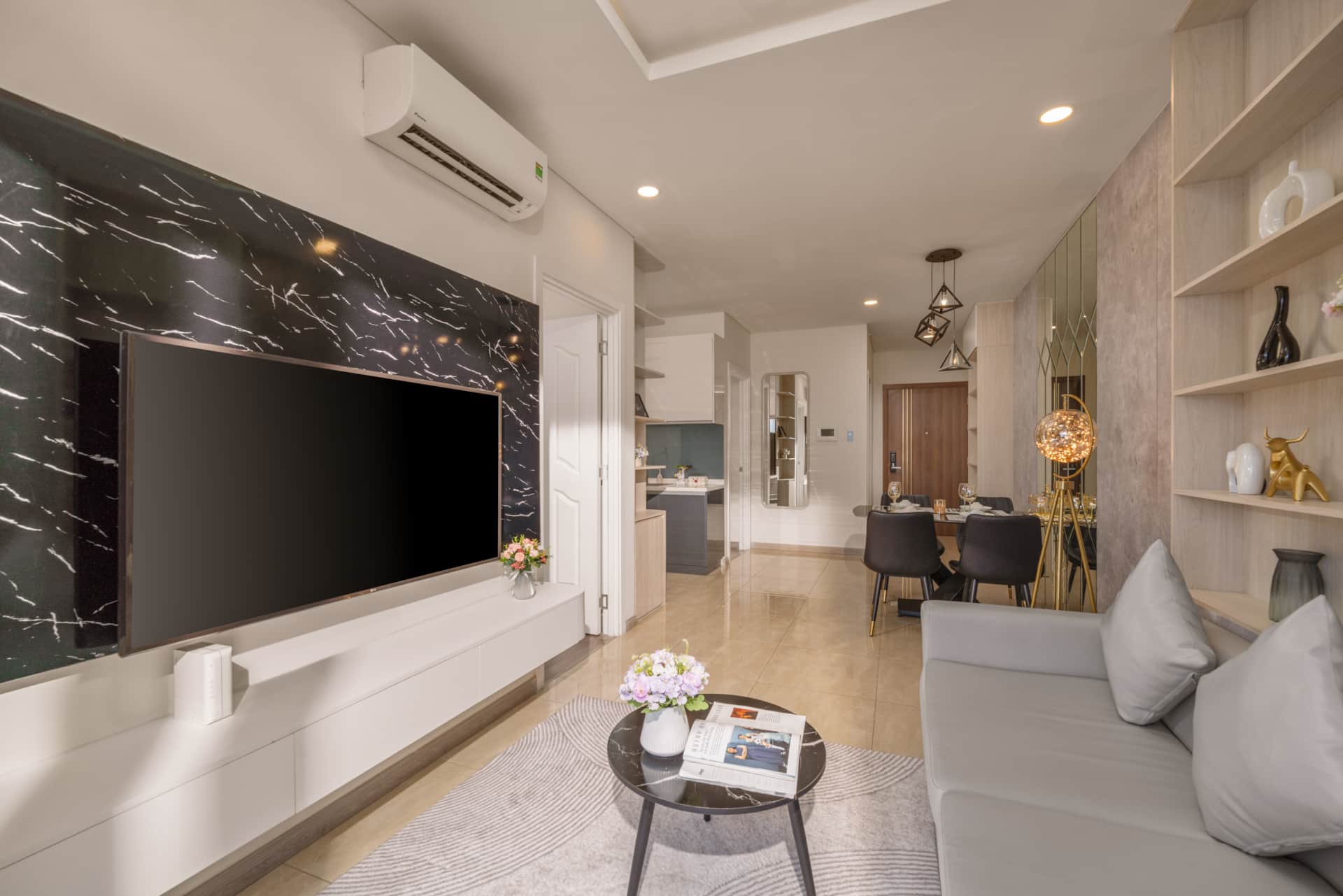 Monarchy Luxury Apartment by Villuxy