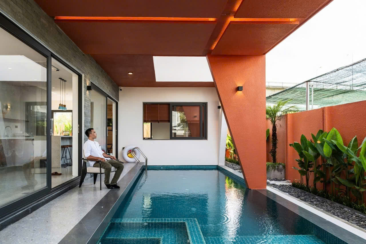 N.90 The Red Villa