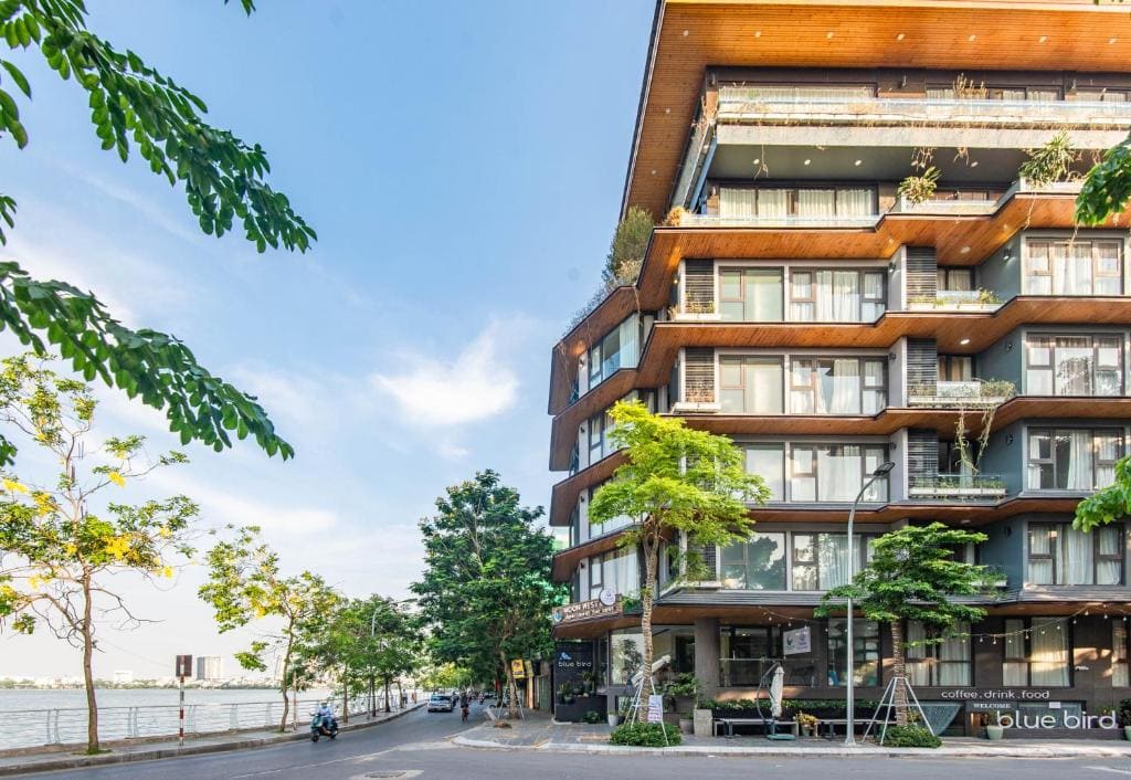 22Land Moon West Lake