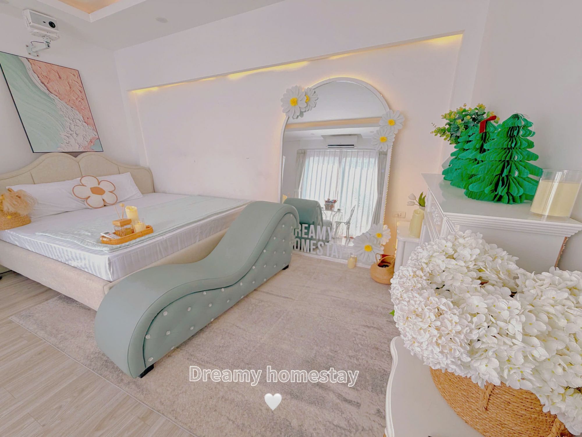 Dreamy Homestay - White Night