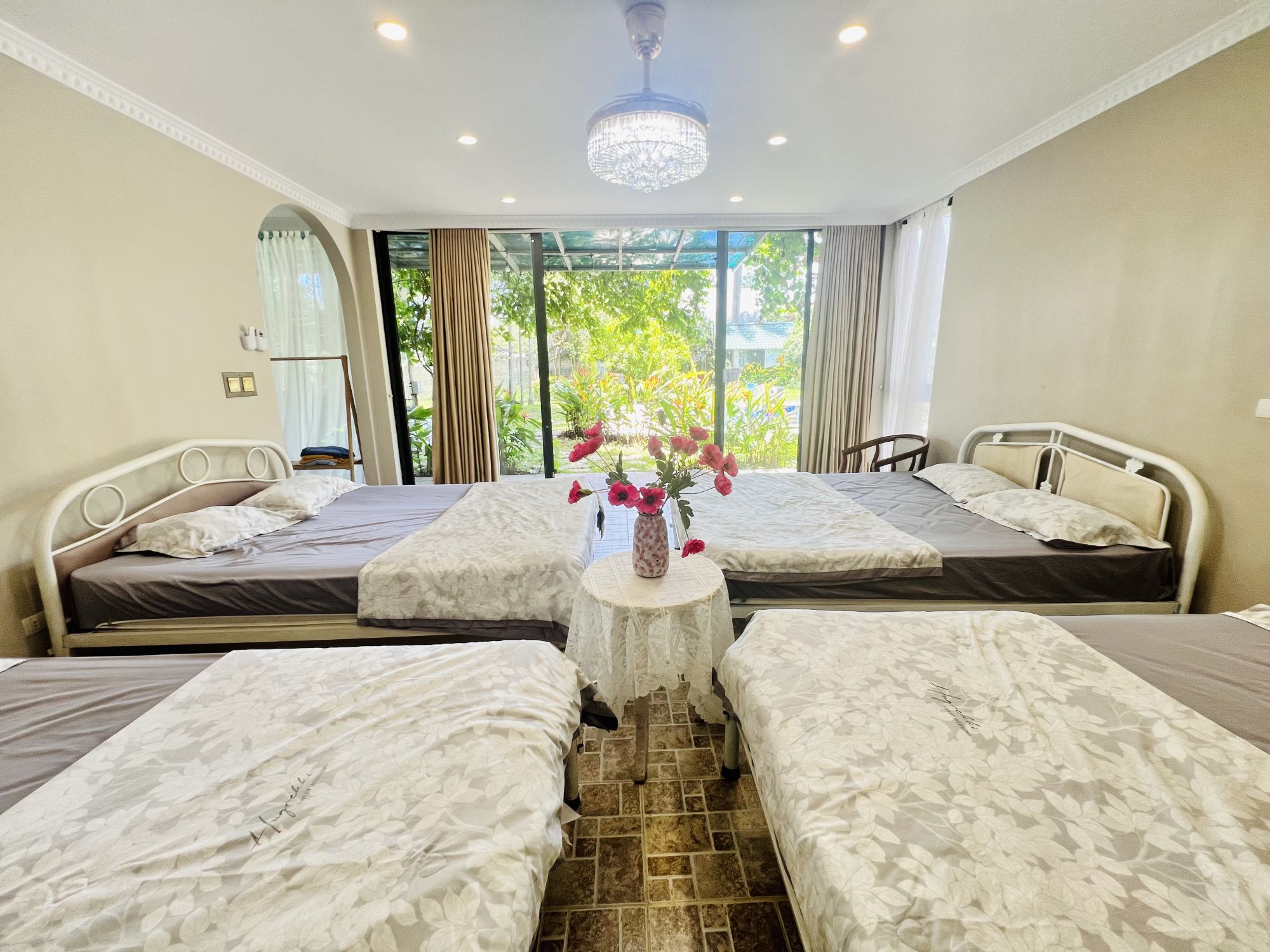 Sunny Homestay - Kính B