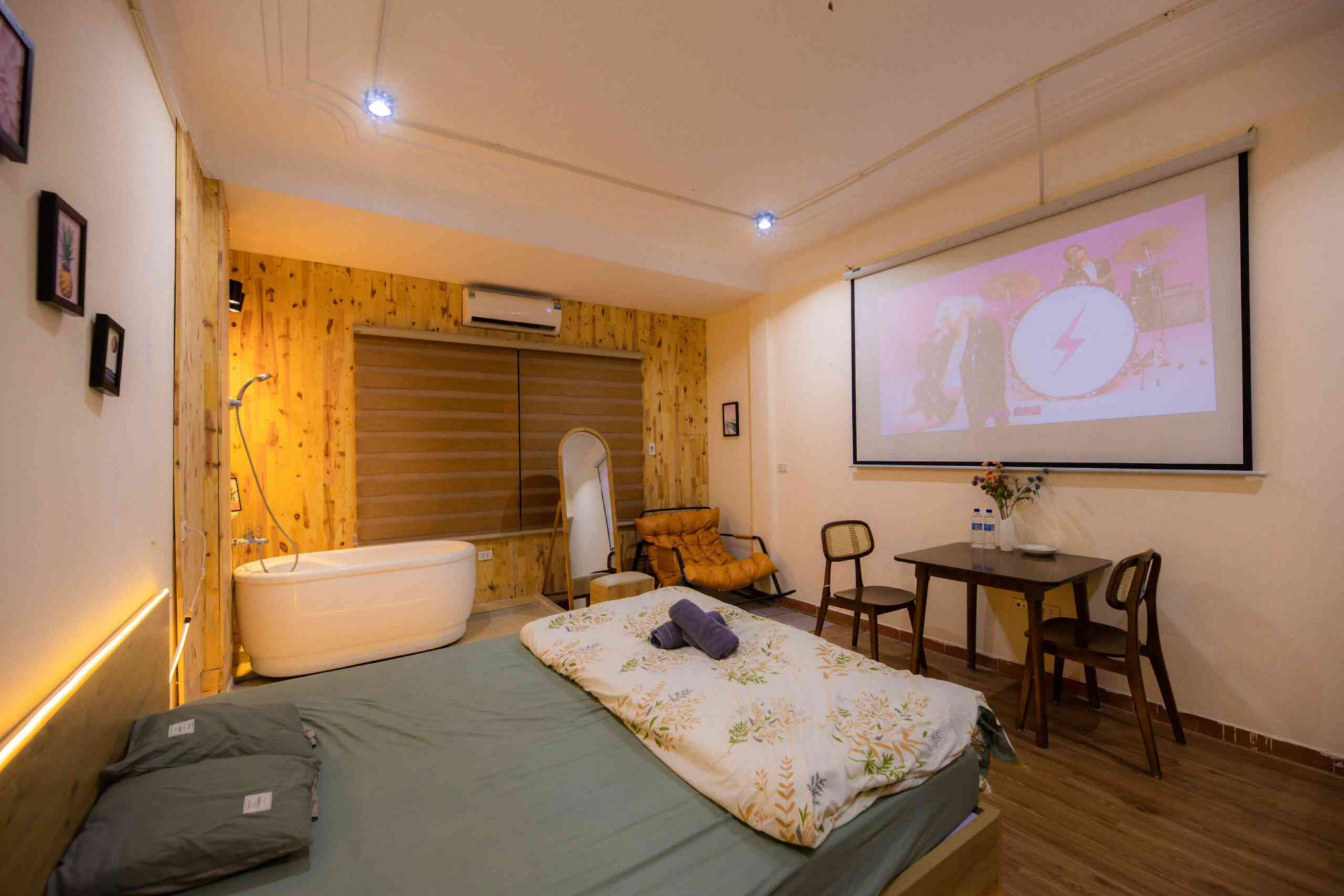 Hóng Homestay - 52 Quân Nhân