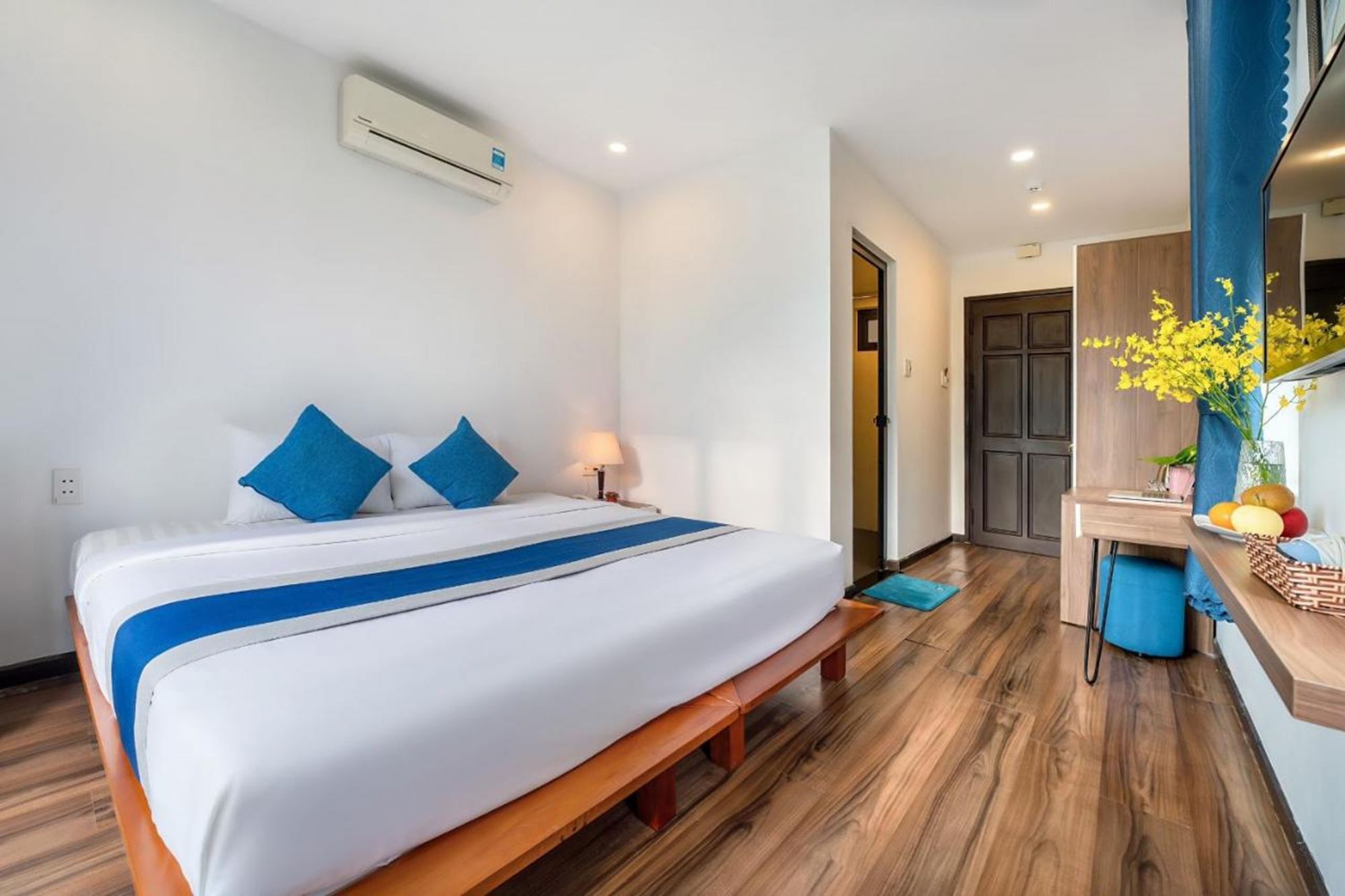 Deluxe Pool View Room