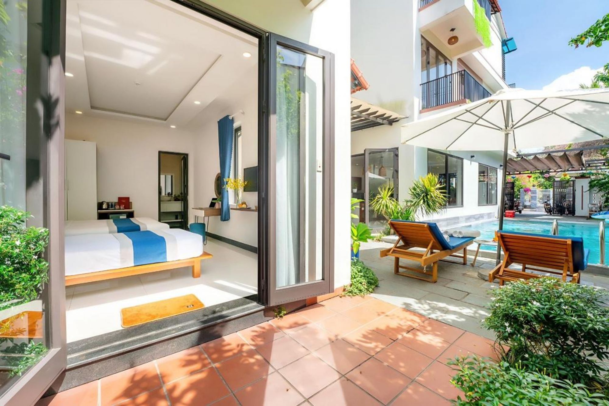 Deluxe Poolside Triple Room