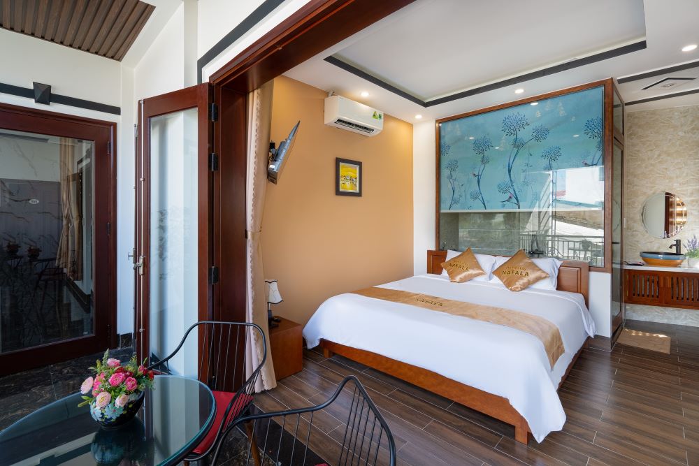 Phòng đôi view hồ bơi có ban công