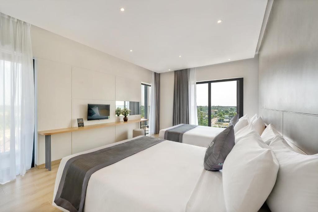 Deluxe Family Room with Pool View