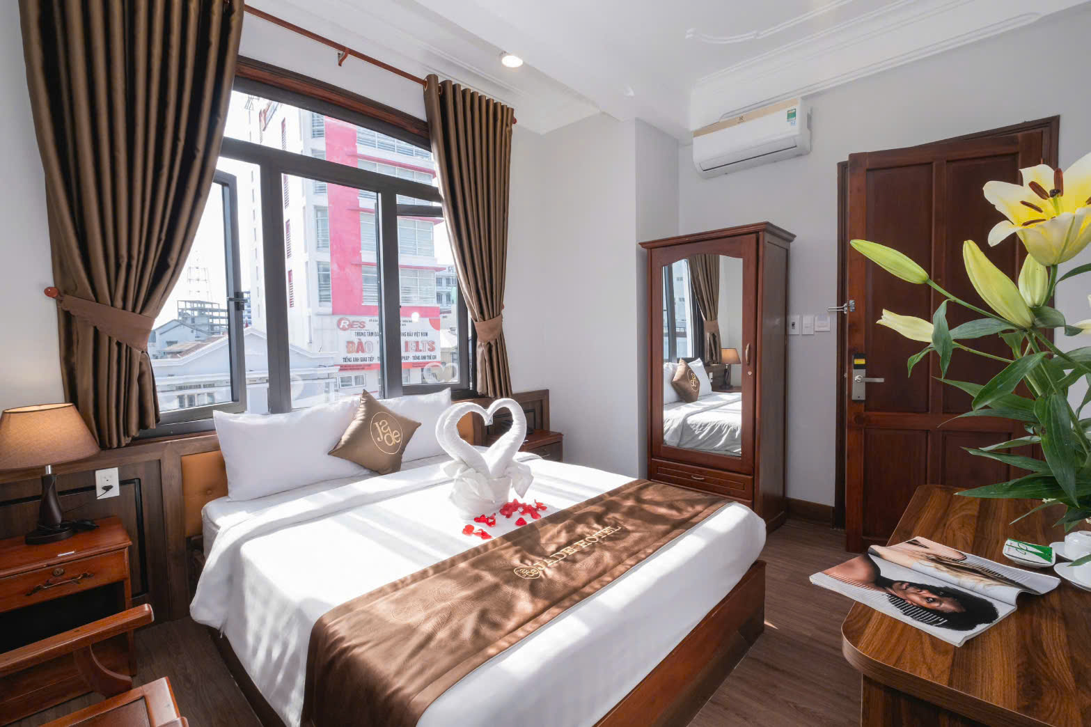 Jade hotel