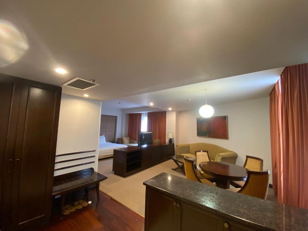 Executive Suite