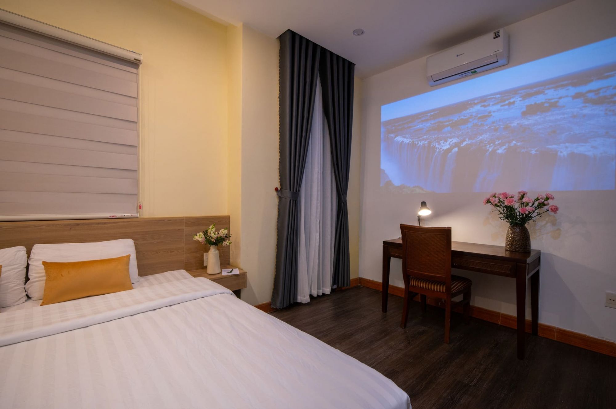 Shine Hotel - Bà Triệu
