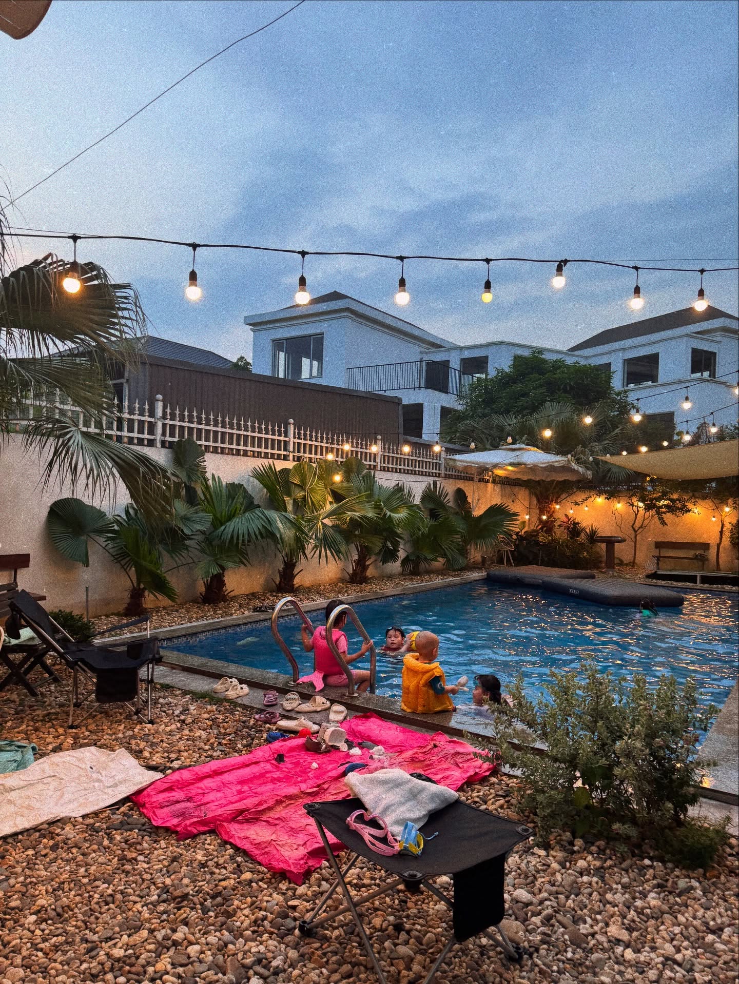 Lyn House Pool Villas - Homestay in Ecopark 