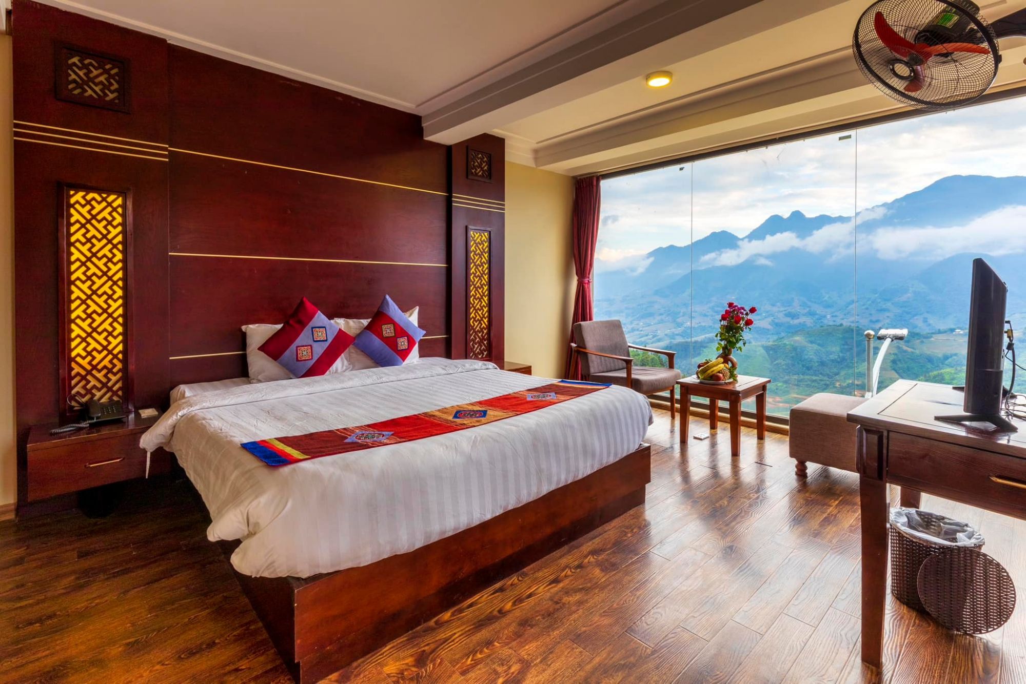 phòng sang trọng view núi