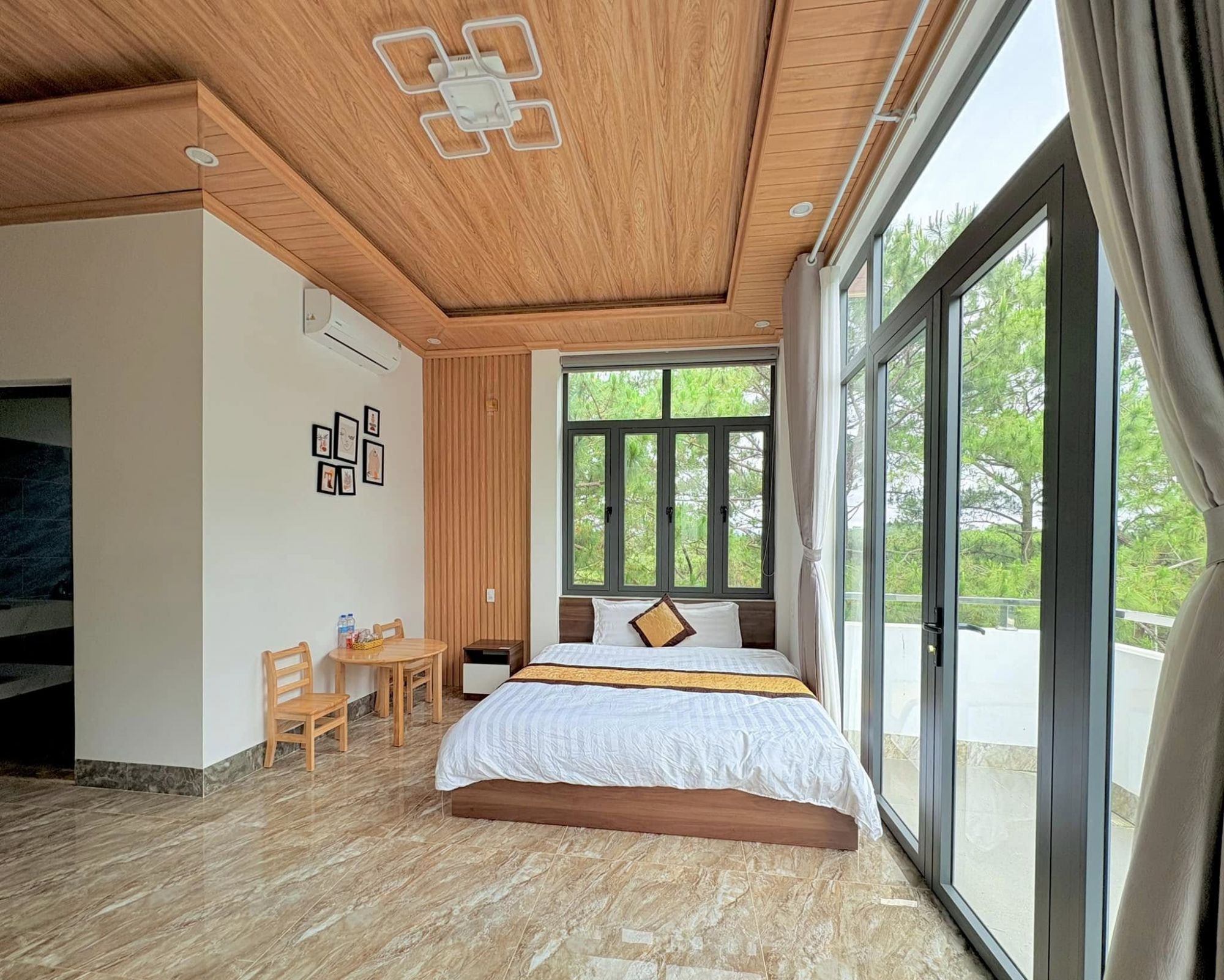 Henisi Hotel