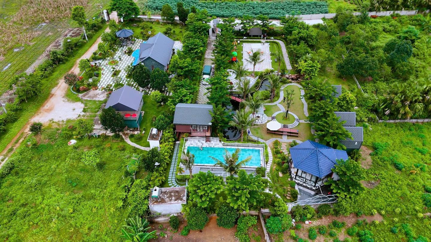 Yellow Villa & Homestay