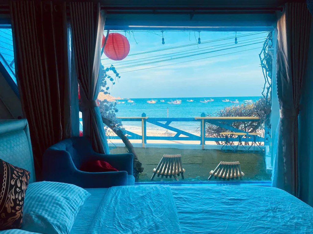 La House Beach 1