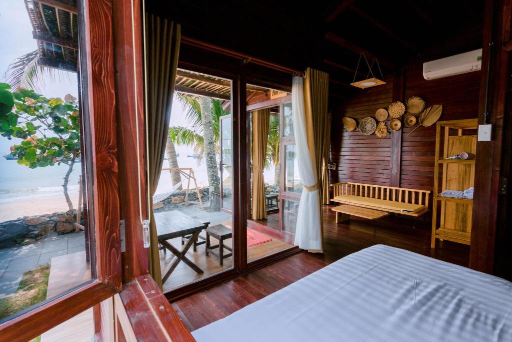 Nhà Gỗ Trú House
