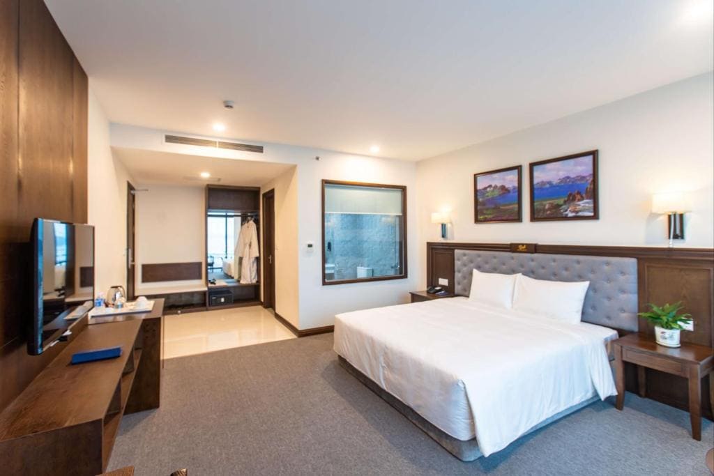 Peace Hotel Hạ Long