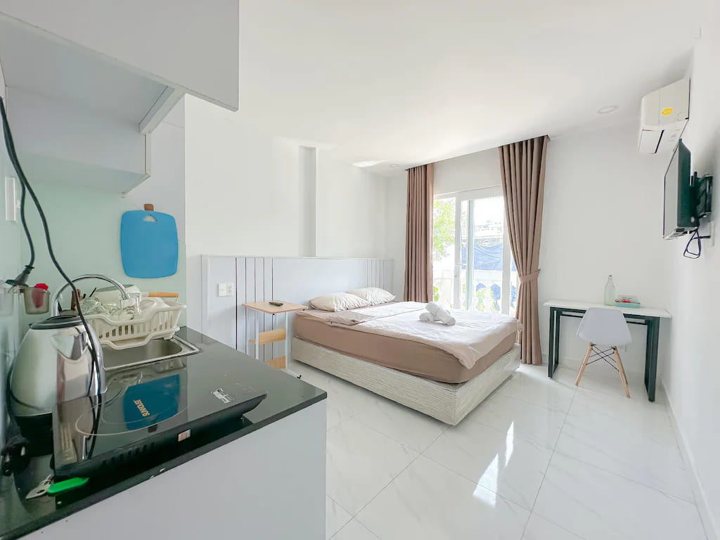 Studio ban công bồn tắm