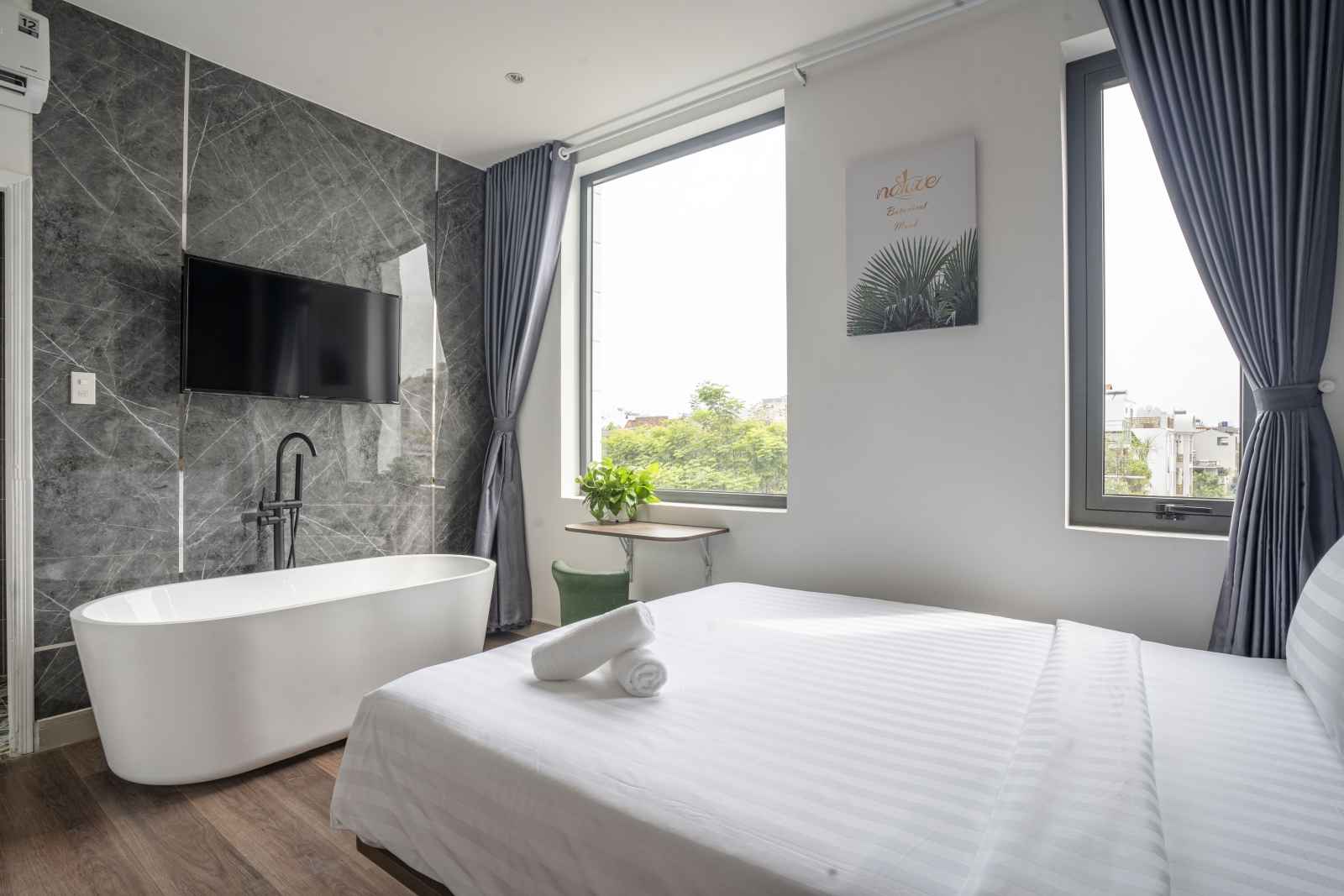 Lá Hotel Trương Công Định