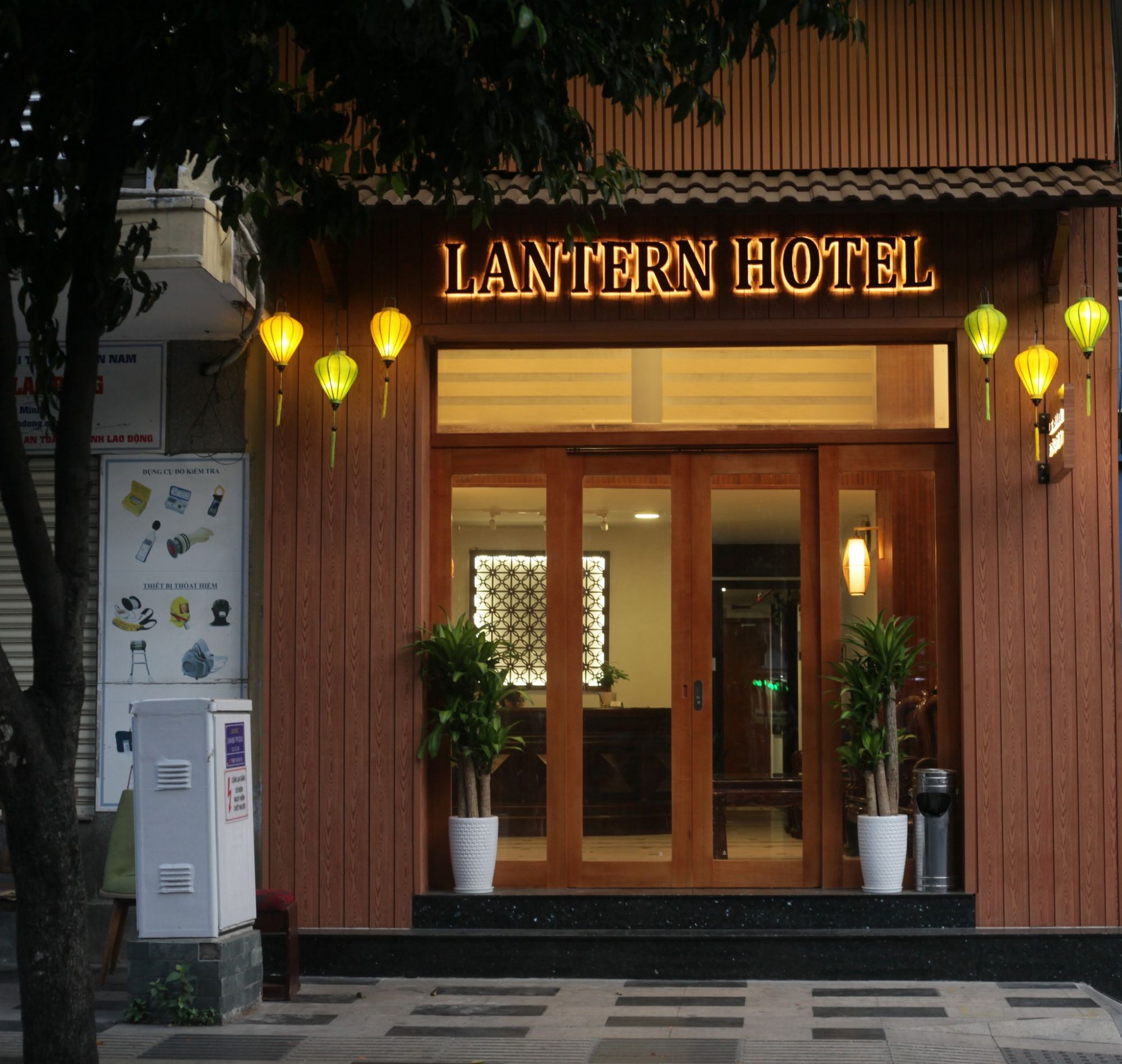 LANTERN HOTEL