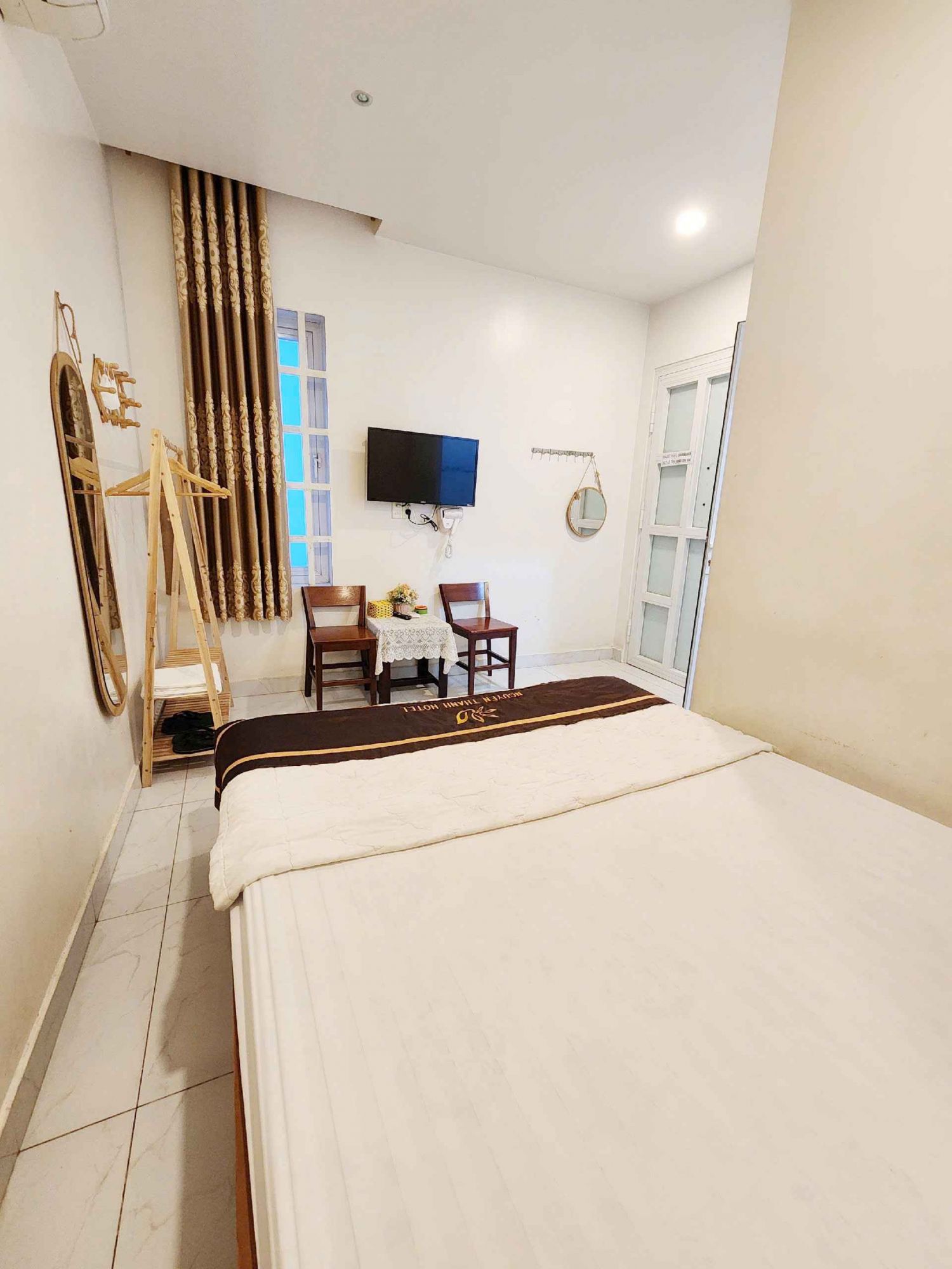 Khách Sạn Nguyên Thanh 