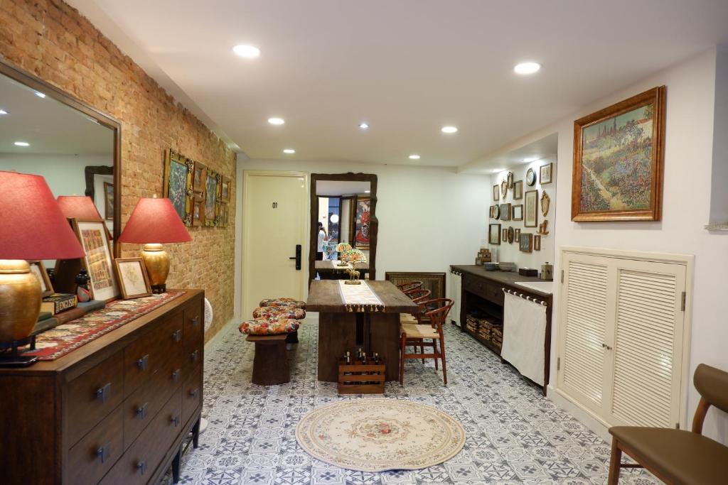 The Rustic Home - Calmette