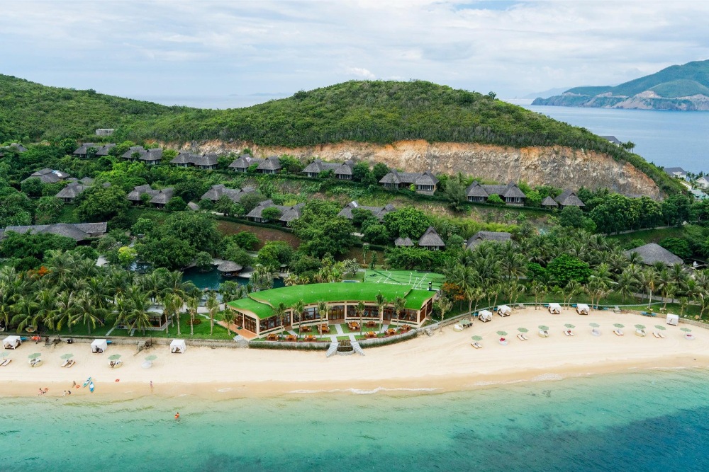 bãi biển hòn tằm nha trang có gì