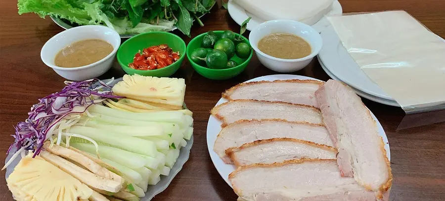 Bánh tráng cuốn thịt heo Đà Nẵng gần đây được nhiều người địa phương thường xuyên ghé thưởng thức