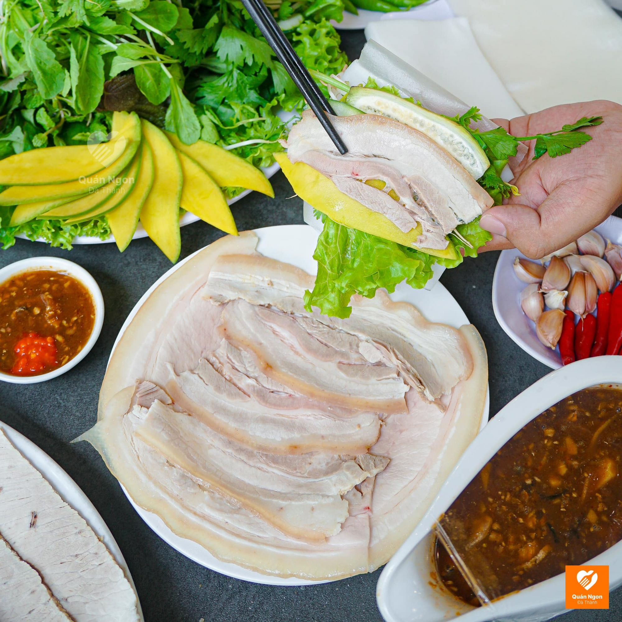 Top quán bánh tráng cuốn thịt heo Đà Nẵng ngon phù hợp cho gia đình và nhóm đông