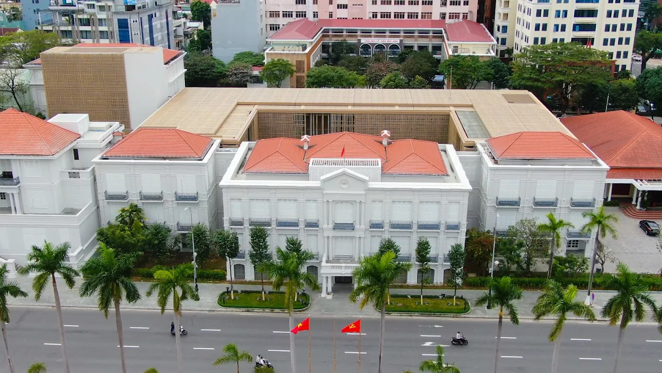 Mặt trước bảo tàng Đà Nẵng