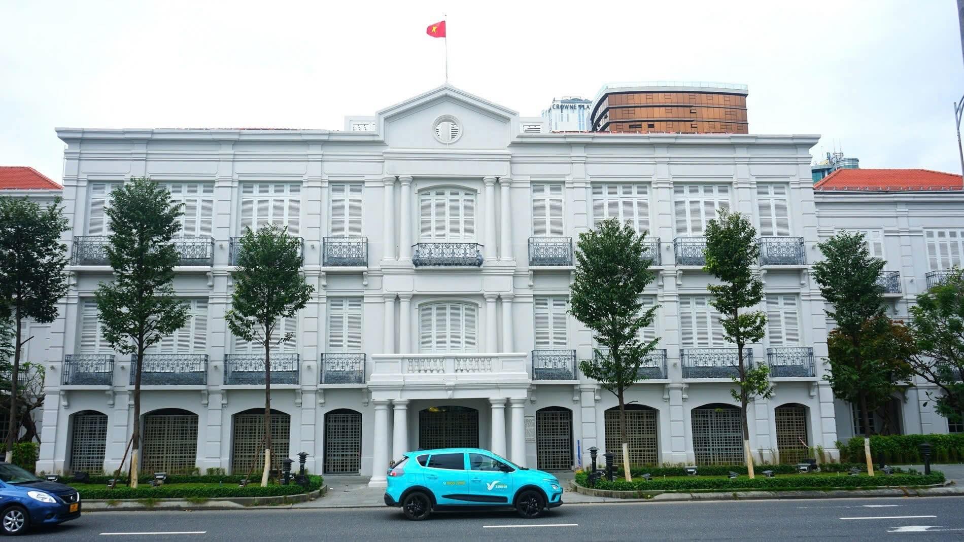 Check in mặt tiền kiến trúc bảo tàng Đà Nẵng