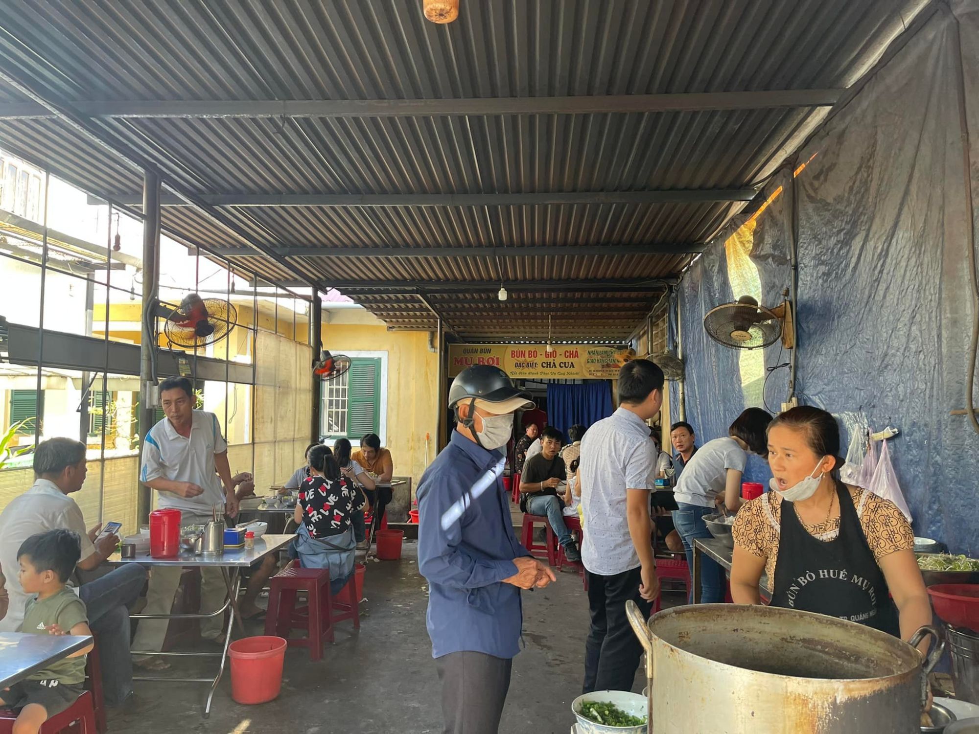 Quán Bún Bò Mụ Rơi chuẩn dân dã địa phương