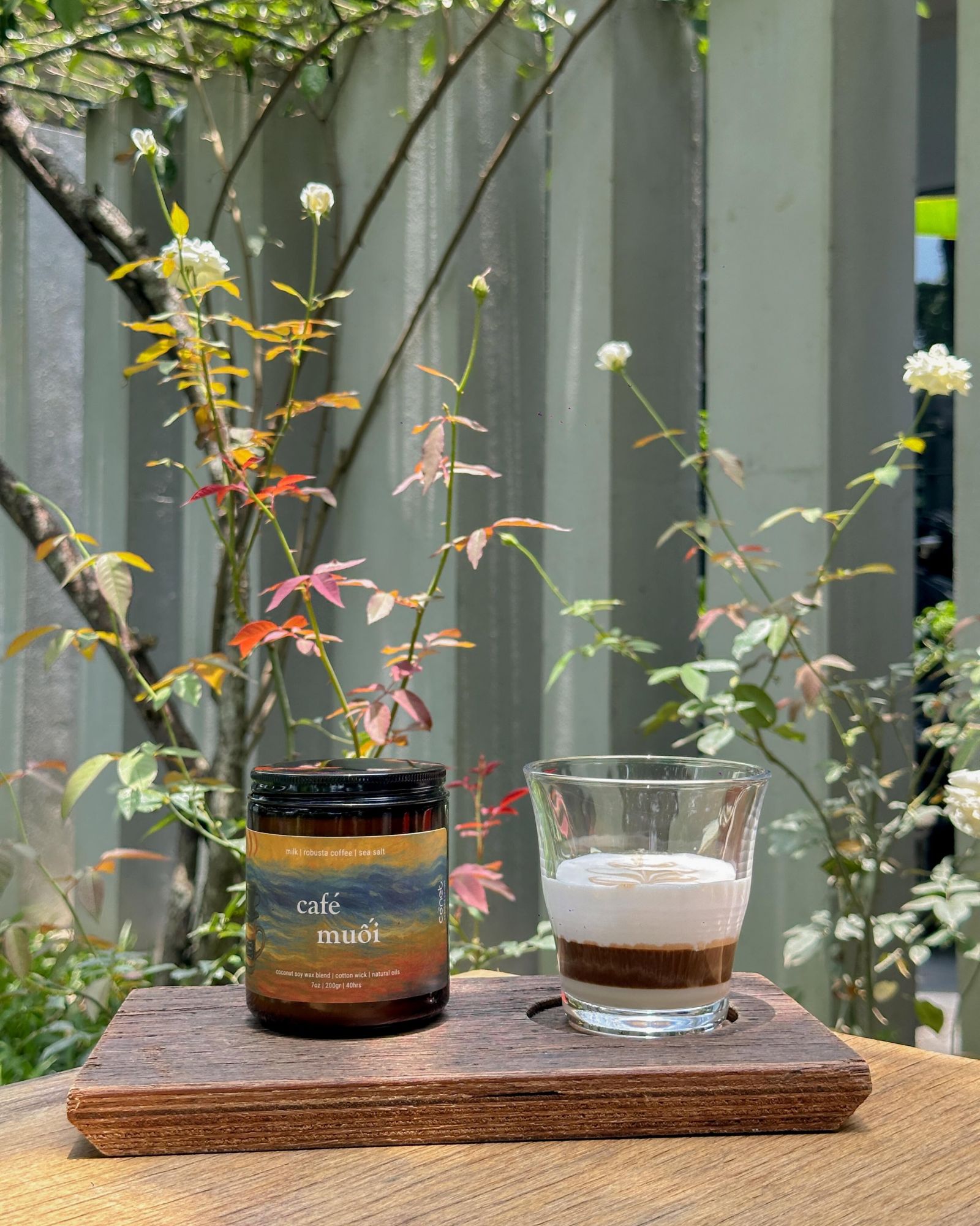 Cà phê muối son. Studio thơm ngon và nghệ thuật